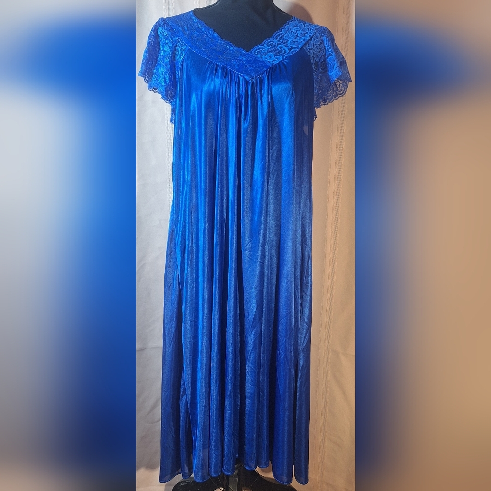 LATI FASHION Chic Blue Nightgown with Lace